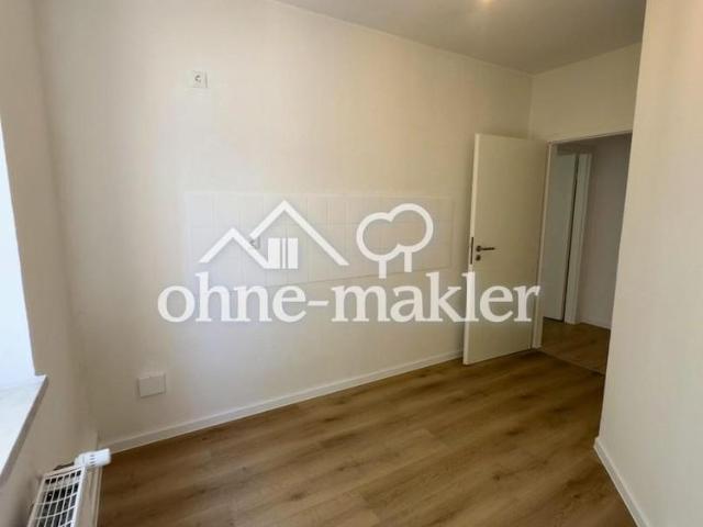 Frisch sanierte 2 Zimmer Wohnung mit neuer Einbauküche & Tageslichtbad in Stadtfeld Ost