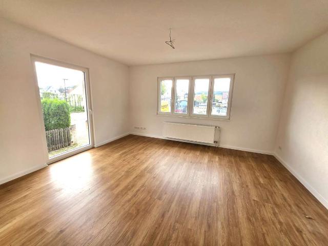 frisch sanierte 2 Zimmer Wohnung mit Terrasse hell, modern und einladend