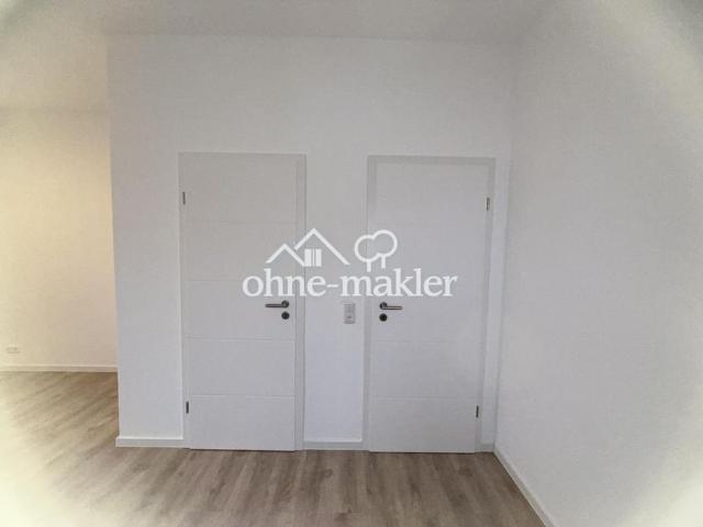Frisch sanierte 2 Raum Wohnung mit Einbauküche, Bad mit Wanne, & Carport Stellplatz