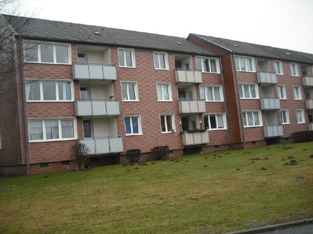 Frisch sanierte 4 Zimmerwohnung mit Balkon, Einbauküche und Keller – s.j.immobilien Inhaber Swen Jansen