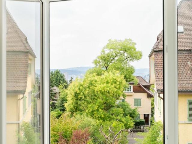 Frisch sanierte 4 Zimmer Wohnung im Kreis 6