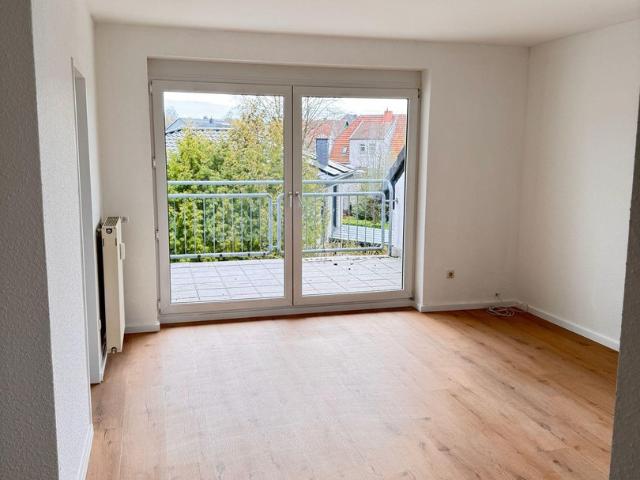 Frisch sanierte 4 Zimmer Wohnung mit Balkon – Erstbezug nach Sanierung, nahe WEZ