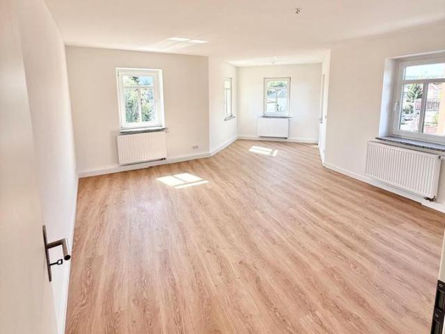 Frisch sanierte 4 Raum Wohnung WG geeignet