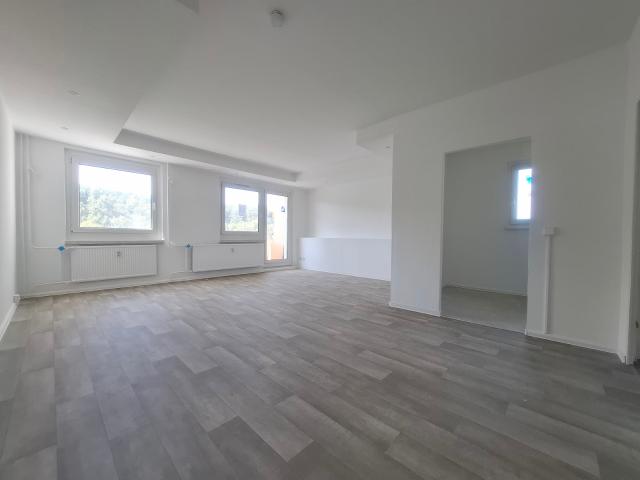 Frisch sanierte Dachgeschosswohnung mit Balkon und Spielplatz in ruhiger Lage