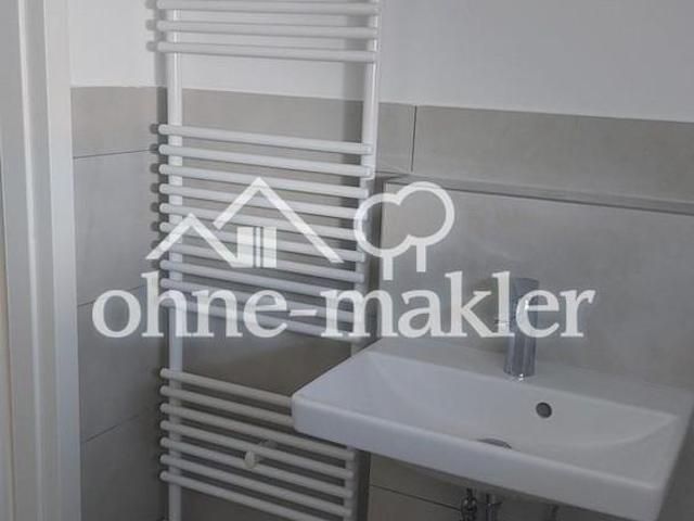 Frisch sanierte Dachgeschosswohnung mit Garage, PV Strom & Klimaanlage – max. 6 Monate