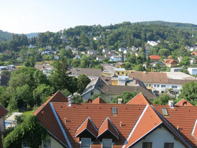 Frisch sanierte Dachgeschosswohnung mit schönem Fernblick TULLNERBACH LAWIES