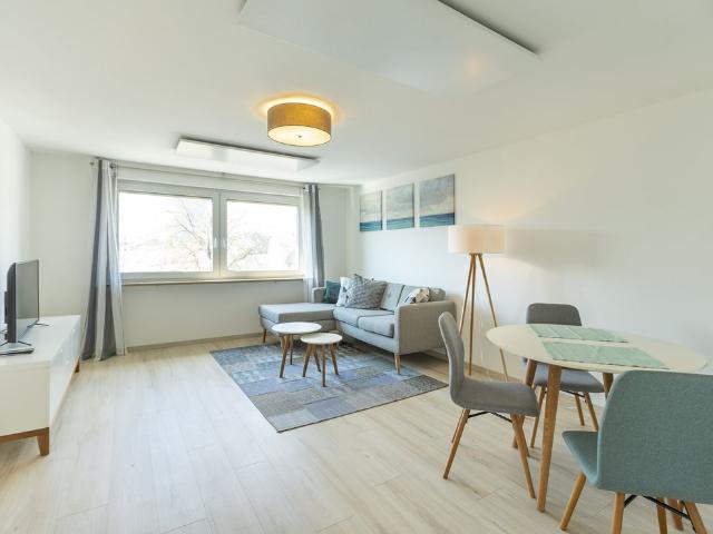Frisch sanierte helle 2 Zi WG mit Balkon