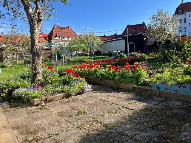 Frisch sanierte helle 2 Raum Wohnung in ruhiger Lage mit wunderschönem Garten