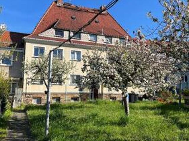Frisch sanierte helle 2 Raum Wohnung in ruhiger Lage mit wunderschönem Garten