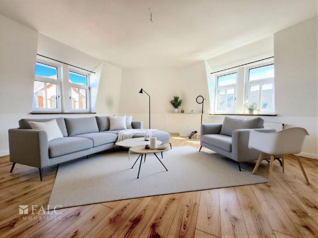 Frisch sanierte, helle 4 Zimmer Wohnung in Bahnhofsnähe