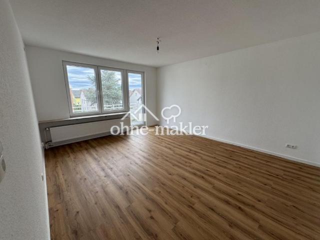 Frisch sanierte helle 4 Zimmer Wohnung mit Südbalkon