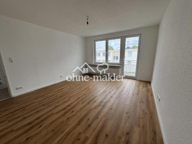 Frisch sanierte helle 4 Zimmer Wohnung mit Südbalkon