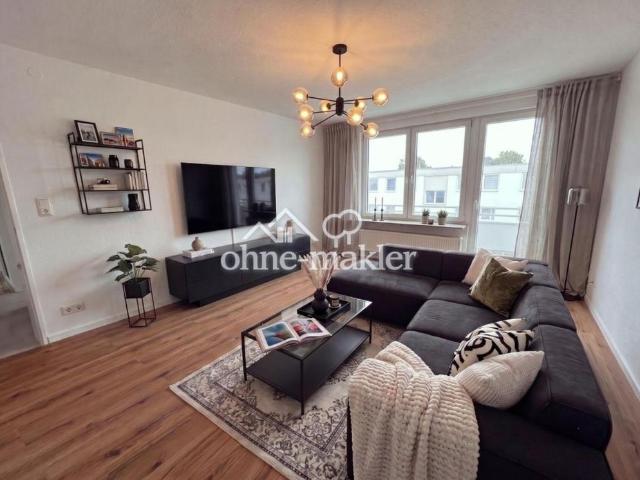 Frisch sanierte helle 4 Zimmer Wohnung mit Südbalkon