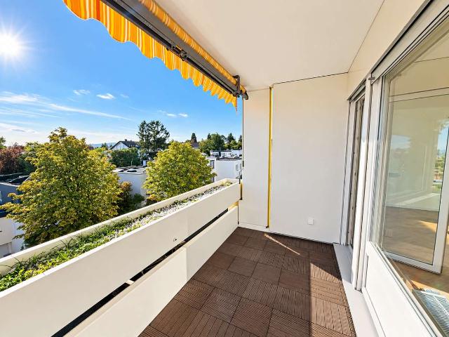Frisch sanierte helle Wohnung mit Sonnenbalkon und Tiefgaragenstellplatz