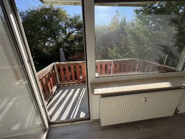 Frisch sanierte schöne und ruhige 4 ZKB mit Balkon Mitten im Grünen!