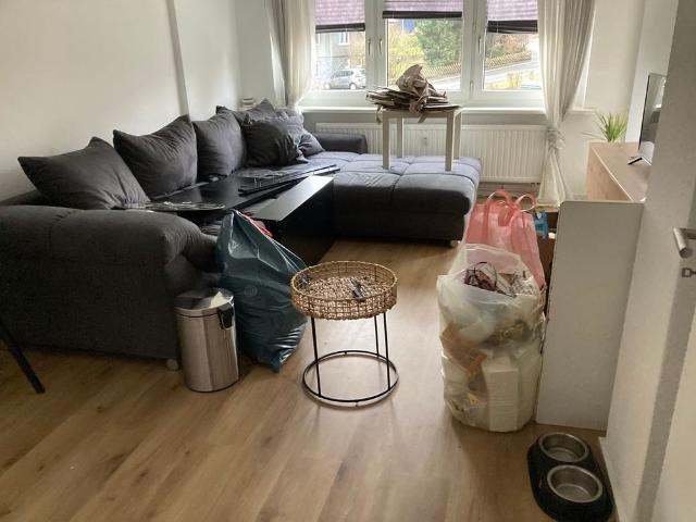 Frisch sanierte Wohnung mit Balkon & Küche zu vermieten