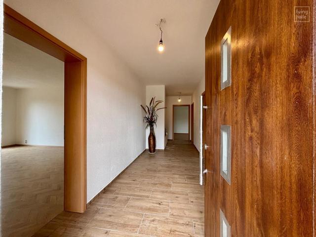 Frisch sanierte Wohnung mit Einfamilienhaus Feeling!