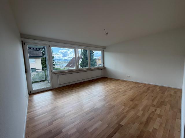 Frisch sanierte Wohnung mit Topausstattung in kleinerem Mehrfamilienhaus
