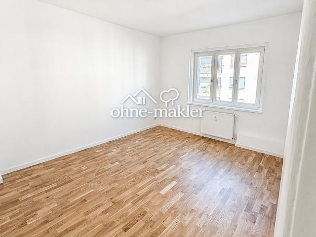 Frisch sanierte und freie 3 Zimmer Wohnung mit Eichenparkett in ruhiger grüner Lage Prenzlauer Berg
