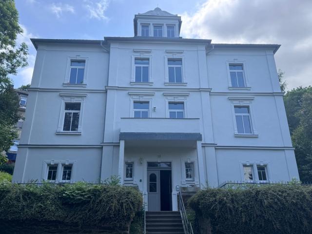 frisch sanierter 5 Zi DG Wohntraum mit Fernblick und Gartenanteil in einer Villa
