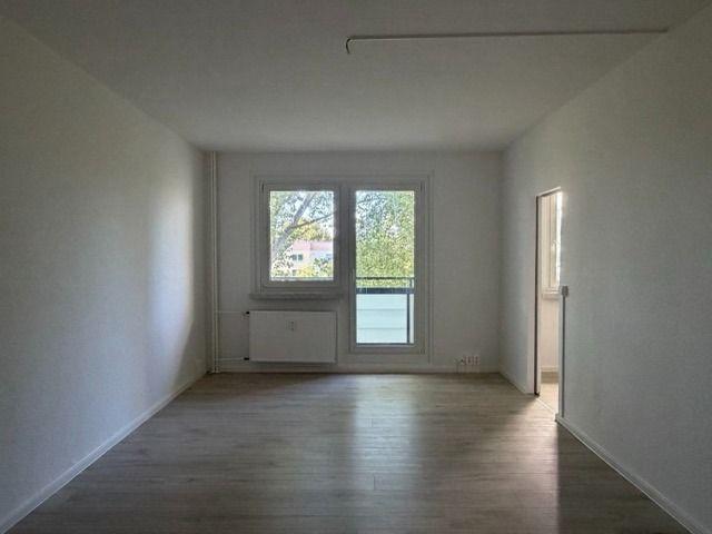 Frisch saniertes Single Apartment mit Balkon und Wannenbad nur für EINE Person!