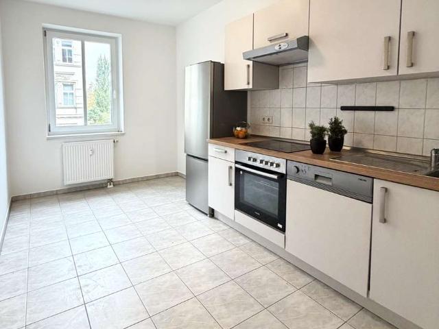 Frisch renoviert mit Balkon, Einbauküche und Aufzug nahe der Uni