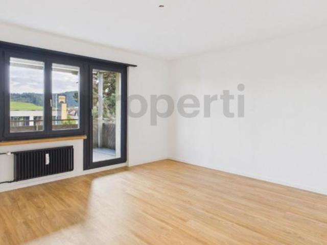 Frisch renoviert, modern ausgestattet Ihr neues Zuhause mit Balkon!