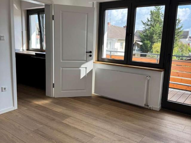 Frisch renoviert: Moderne 3 Zimmer Wohnung mit Balkon u. Einbauküche