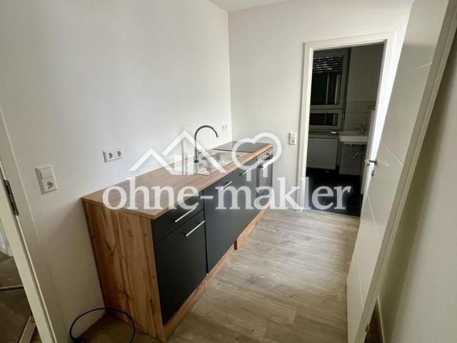 Frisch renoviert: Moderne 2 Raum Wohnung | Einbauküche | großer Balkon