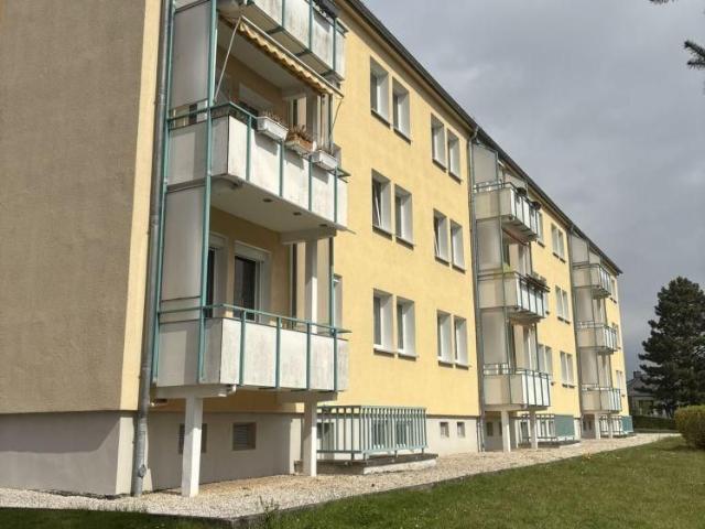 frisch renoviert modernisierte/helle Etagenwohnung – 2,0 Zi. Küche mit EBK/Wannenbad TLB – ca. 45m²