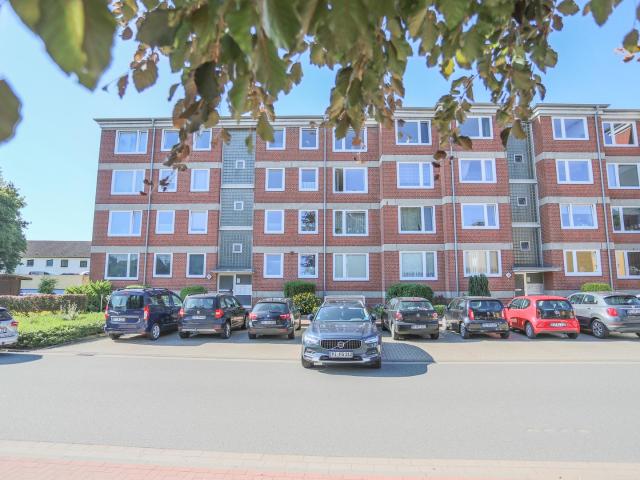 Frisch renoviert & neuwertig: Charmante 2 Zimmer Wohnung mit Loggia in Barmstedt