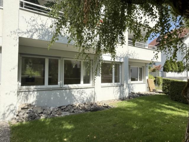 Frisch renoviert neuwertige 4.5 Zimmer Erdgeschosswohnung in Horgen!