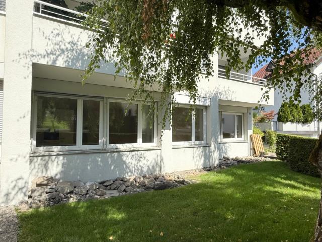 Frisch renoviert neuwertige 4.5 Zimmer Erdgeschosswohnung in Horgen!