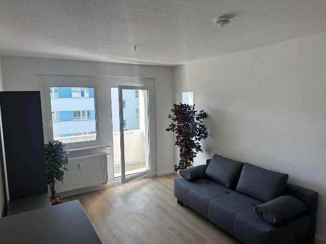 FRISCH RENOVIERT! ANSPRECHENDE 3 RAUM WOHNUNG MIT BALKON JETZT SICHERN!