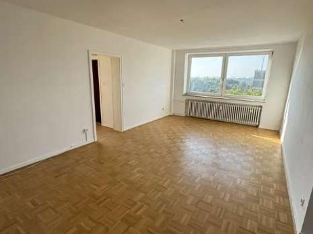 Frisch renoviert & bezugsfertig: 3 Zimmer Wohnung im 7. OG