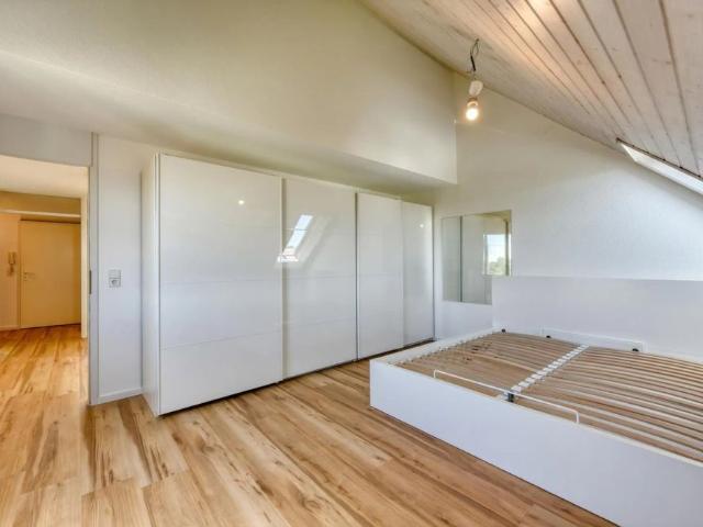 frisch renoviert DG Maisonette Galerie Fußboden Heizung 2 Bäder Balkon mit Fernblick inklusive Einbauküche