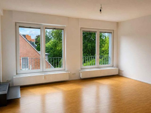 Frisch renoviert: Exklusive Dachgeschosswohnung mit großer Sonnenterrasse an der Jägerallee