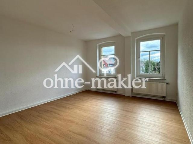 Frisch renoviert, EBK + Stellplatz inklusive: 67 m² Altbau für nur 371 € kalt!