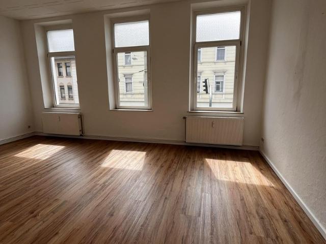 Frisch renoviert: Großzügige, helle 3 Zimmer Wohnung im Herzen Krefelds