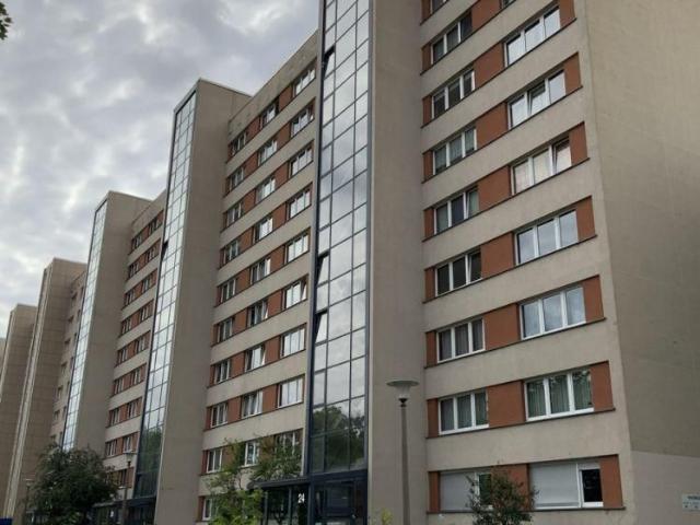 Frisch renoviert! Großzügige 3 Raum Wohnung mit Balkon und Aufzug
