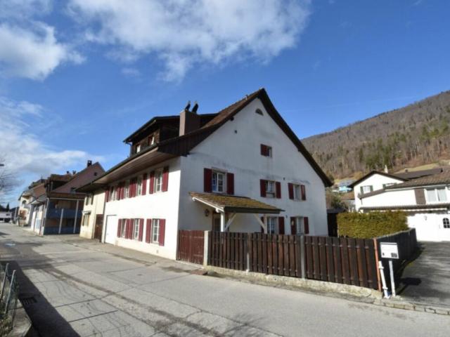 Frisch renoviert grosszügige 4.5 Zimmerwohnung an ruhiger Lage!