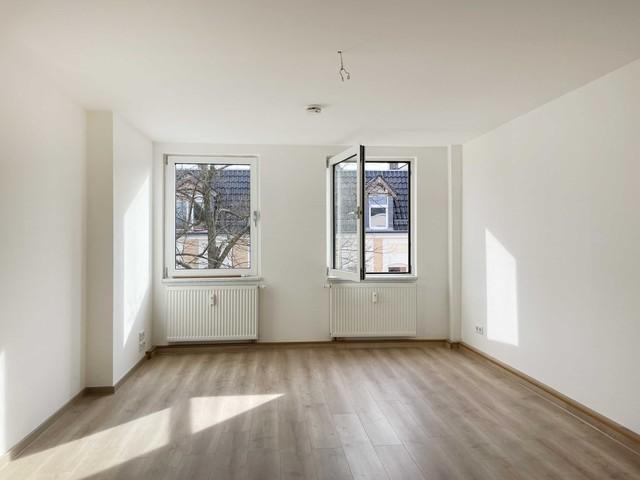 Frisch renoviert! Helle 3 Raum Wohnung mit Balkon in günstiger Lage! Wohnen in der südlichen Innenstadt mit kurzen Wegen