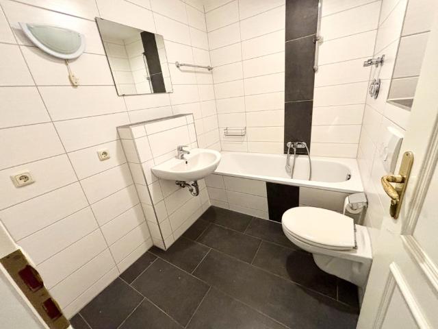 frisch renoviert * Sonnenberg * 2 Zimmer mit offener Küche * Balkon * Frei ab sofort