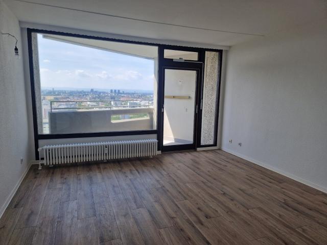 Frisch Renoviert und Bezugsfertig! 2 Zimmer Wohnung mit Ausblick!