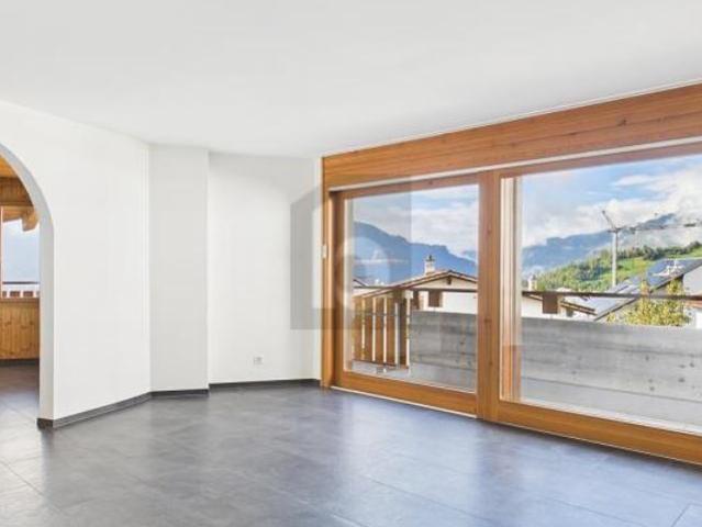 FRISCH RENOVIERT UND LICHTDURCHFLUTET