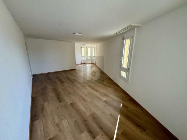 FRISCH RENOVIERT UND LICHTDURCHFLUTET!