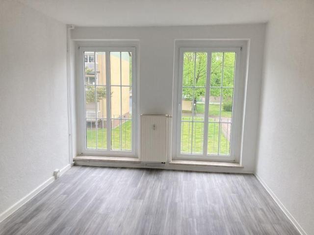 Frisch renoviert zwei Zimmer in RSL!