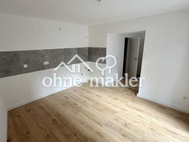 Frisch renoviert: 2 Zimmer auf 76 m² mit kleinem Garten/Hof in guter Lage in Krefeld