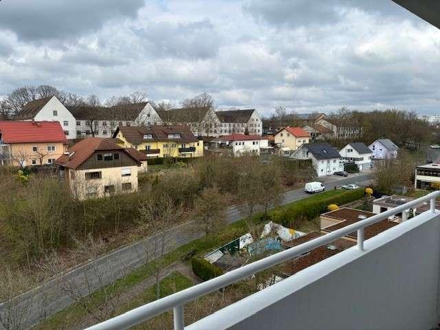Frisch Renovierte3 Zimmerwohnung mit Balkon und schönen Ausblick