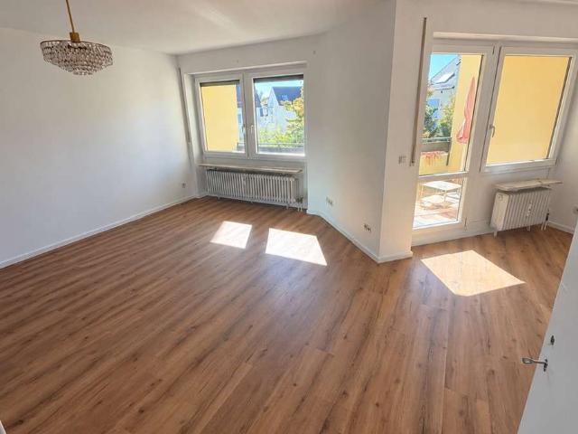 Frisch renovierte 4 Zimmer Wohnung mit 100 m², Balkon & optionaler TG | Augsburg Kriegshaber
